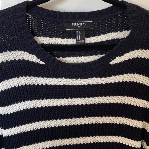 Men’s forever 21 large sized black white sweater. - Picture 9 of 9